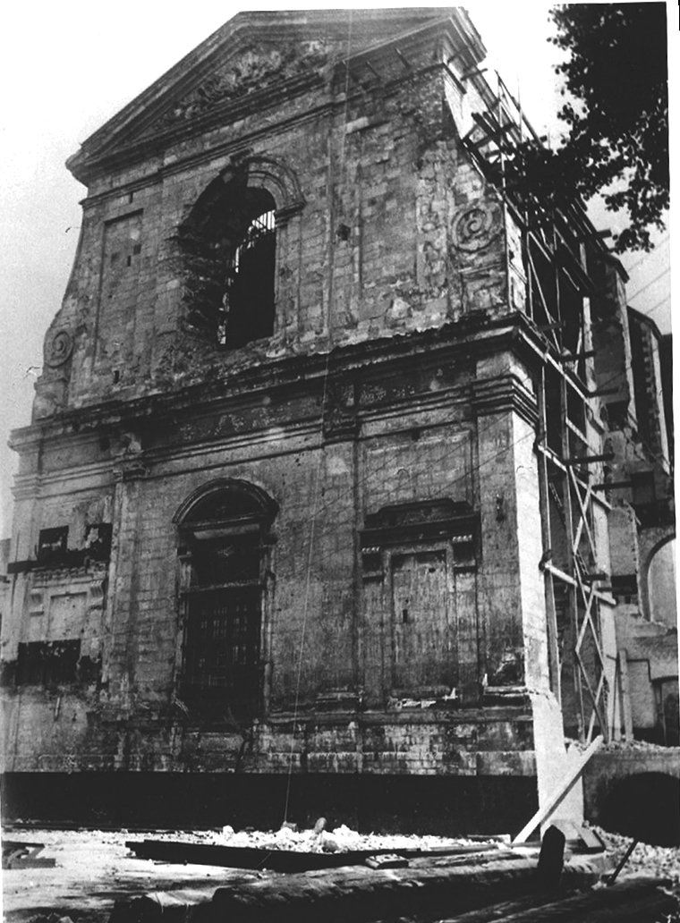 L'église du monastère en cours de démolition. Archives de la police aux archives départementales. Fonds non classé.