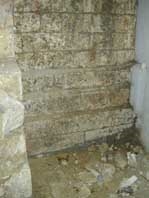 Lille, château de Courtrai : base du mur en gradins