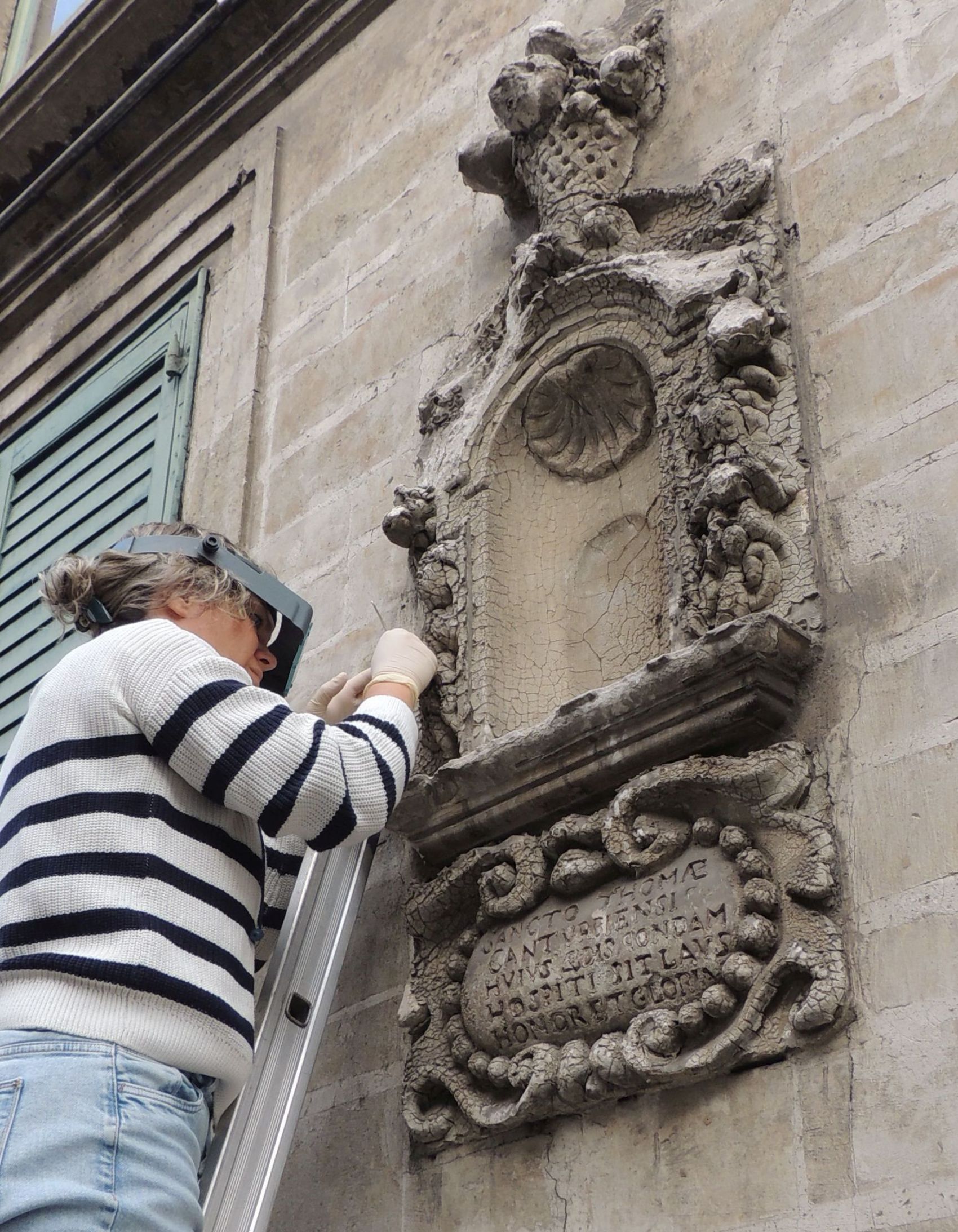 Opération de sauvetage des niches votives et groupes sculptés : diagnostic de Lucie Courtiade